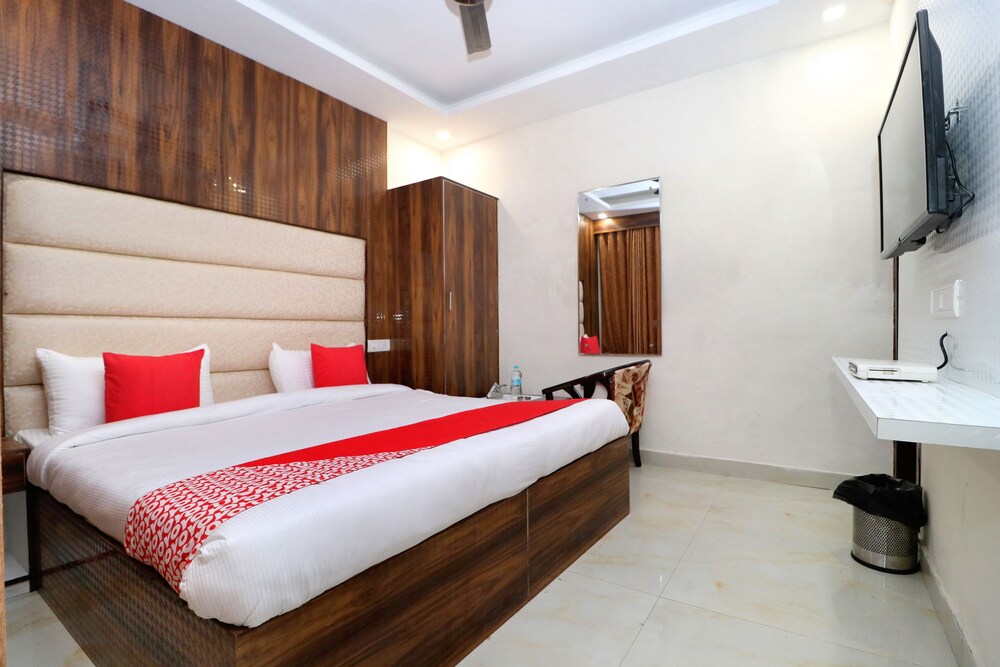 OYO 26689 Hotel Grand Vista
