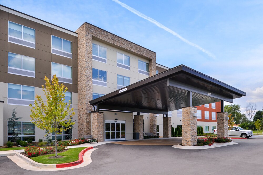 Holiday Inn Express & Suites Siloam Springs by IHG - photo 53