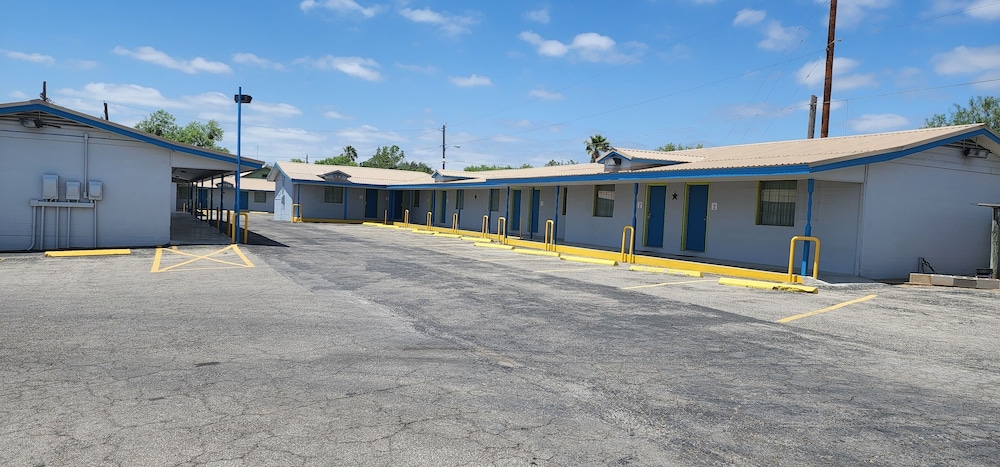 Carrizo Executive Inn - photo 25