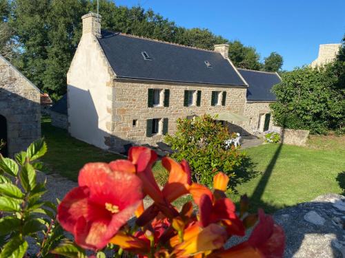 FERME Rénovée 300m de la Mer POINTE DU RAZ jusqu'à 9 Couchages LOCATION 7 jours du Samedi au Samedi minimum — hotel in Plogoff