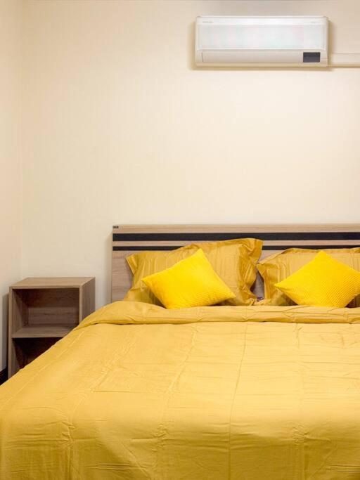 Private House 3 Suite Beds Double Beds in Heart of Phromphong