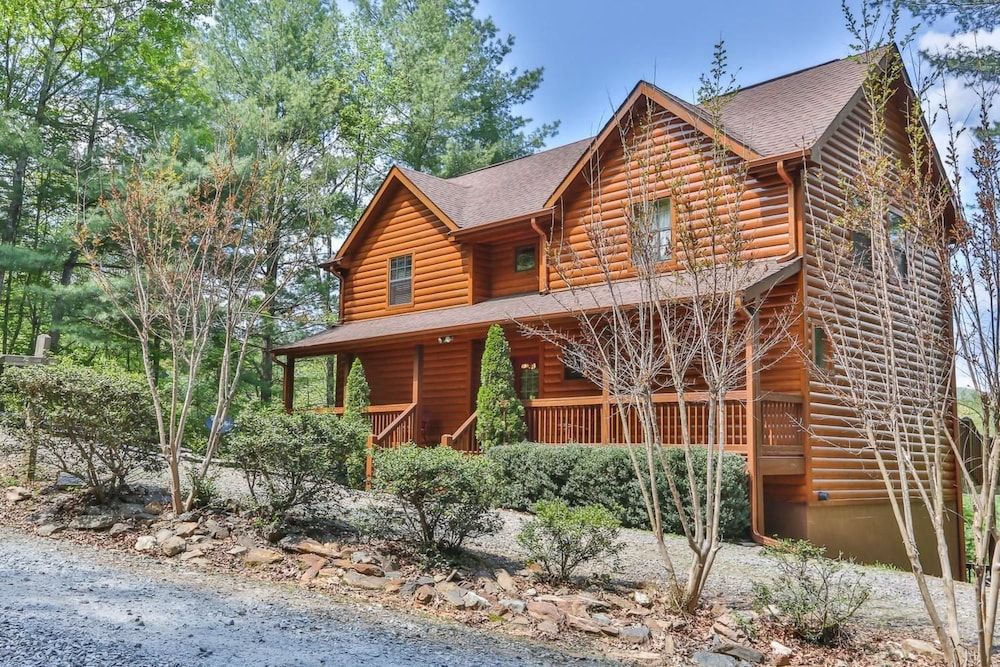 Cherokee Sunrise Lodge Apartment 4 Nevaeh Cabin Rentals — 4-Star Luxury Hotel in Blue Ridge, United States