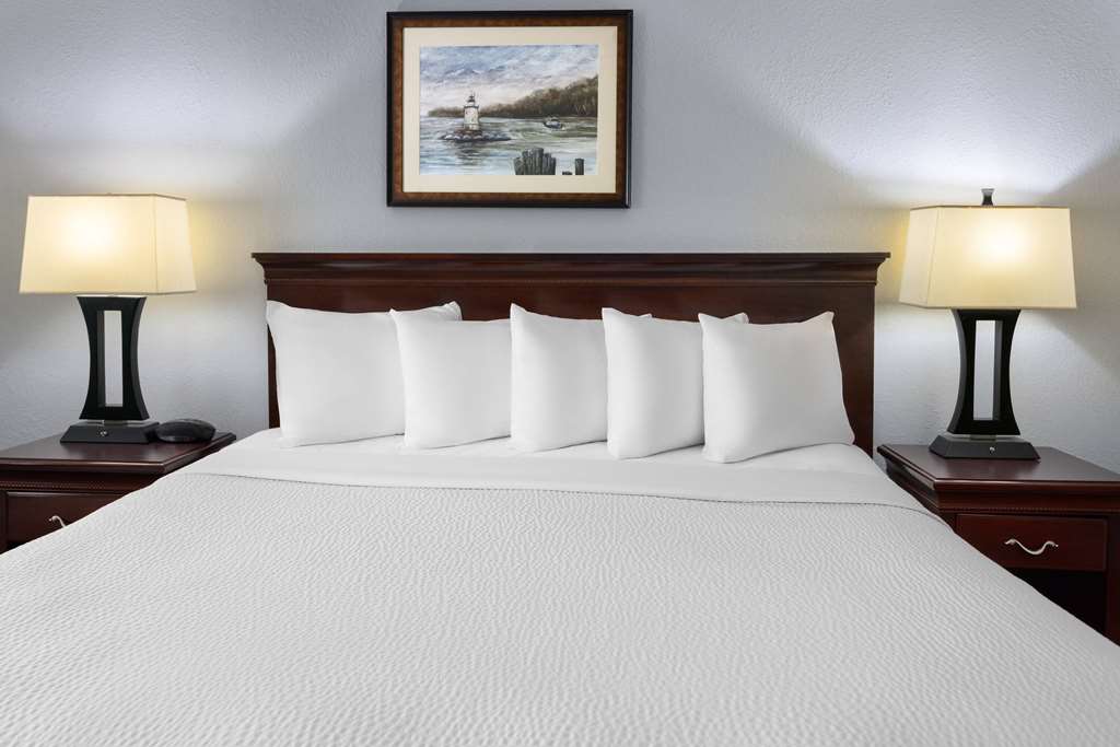 Days Inn by Wyndham Iron Mountain - photo 16