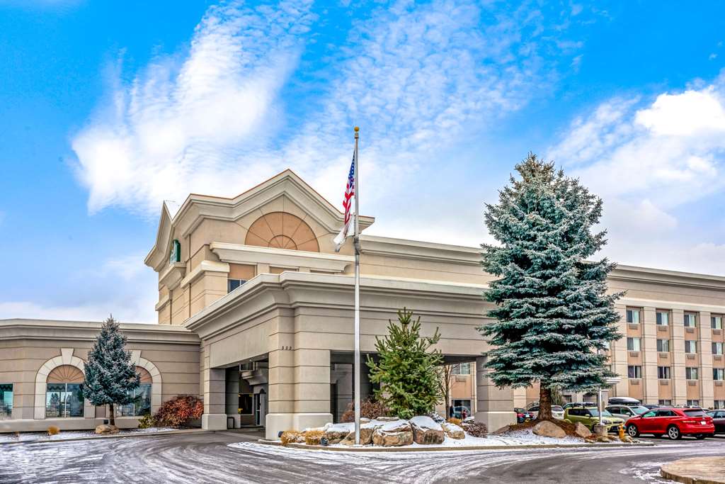 La Quinta Inn & Suites by Wyndham Coeur d`Alene - featured photo