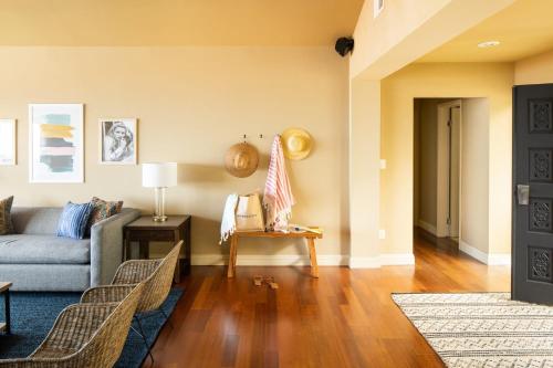 Parasol Hilltop Ocean View Escape w Spa & Pool Table - photo 21