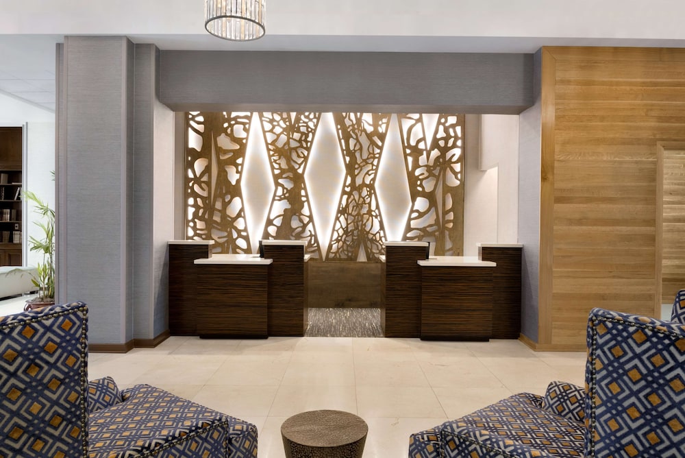 DoubleTree by Hilton Milwaukee Brookfield — Brookfield — photo 2