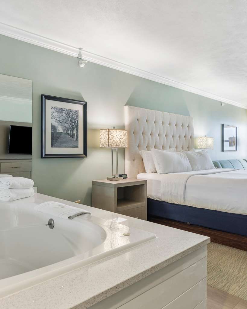 Cherry Tree Inn & Suites - photo 8