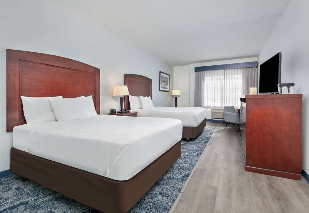 La Quinta Inn & Suites by Wyndham Fort Worth NE Mall - photo 10
