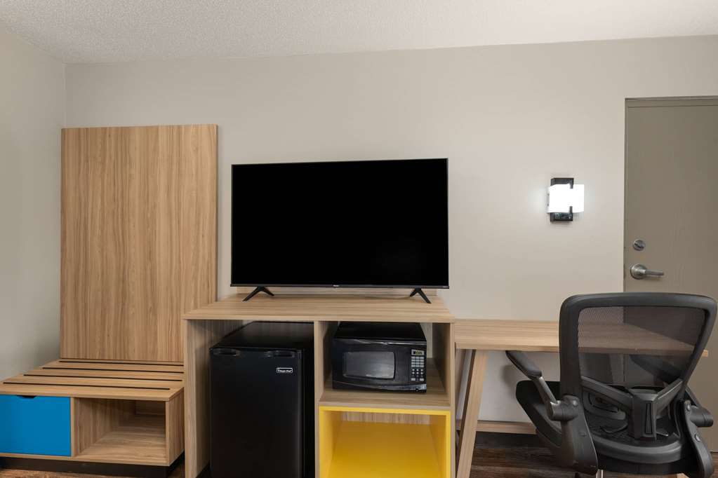 Days Inn by Wyndham Oak Grove Ft. Campbell - photo 19