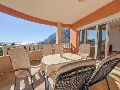 House Basta Free beach parking — 4-Star Luxury Hotel in Baska Voda, Croatia