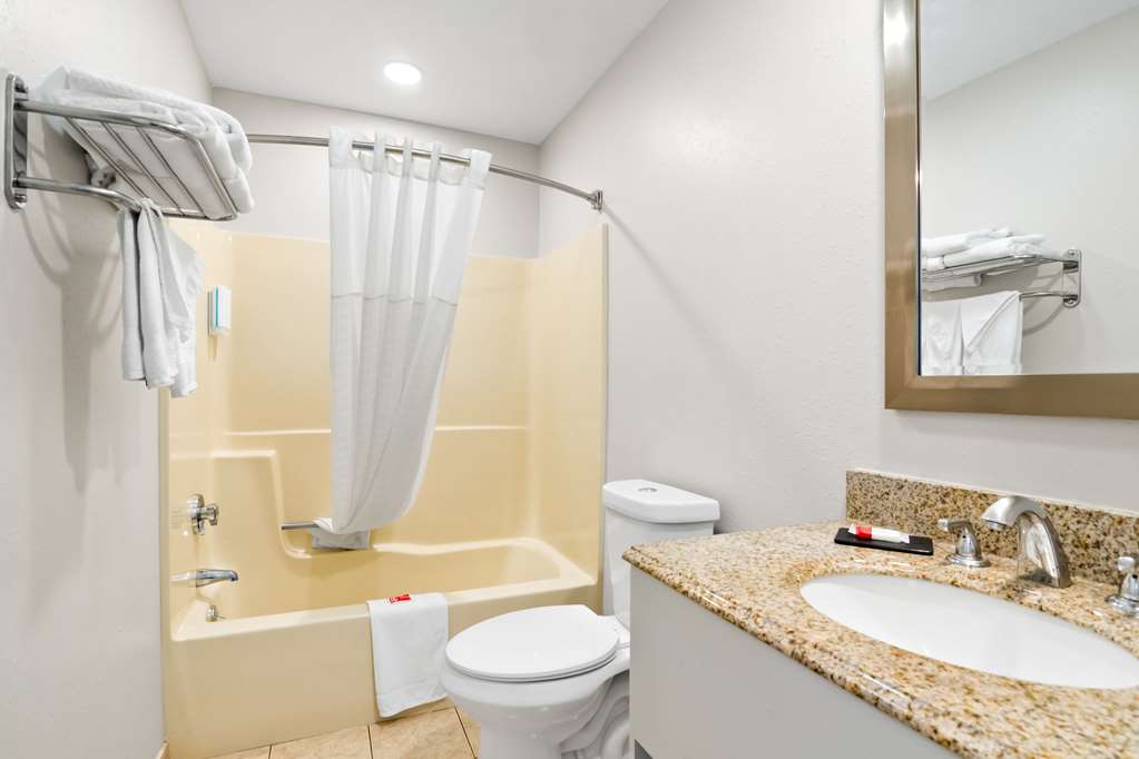 Econo Lodge Bethel Danbury - photo 23