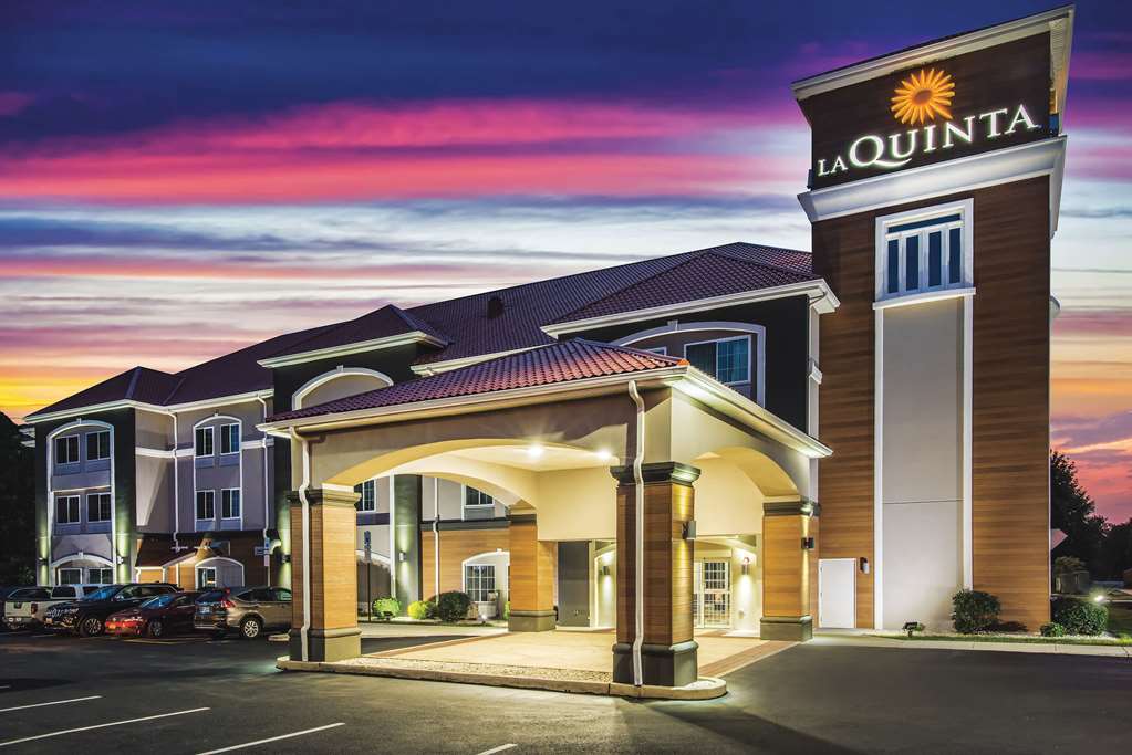 La Quinta Inn & Suites by Wyndham Chambersburg - photo 2
