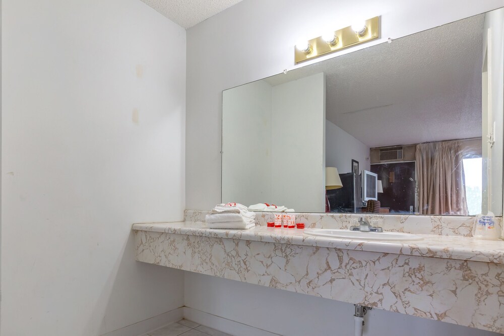 Americas Best Value Inn Rockford - photo 45
