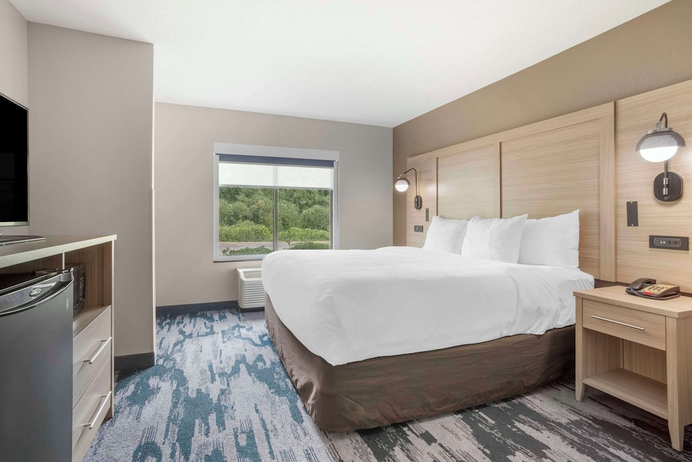 Comfort Suites At WestGate Mall - photo 16