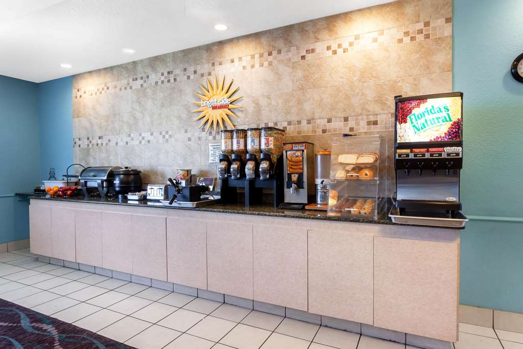 La Quinta Inn & Suites by Wyndham Kerrville - photo 39