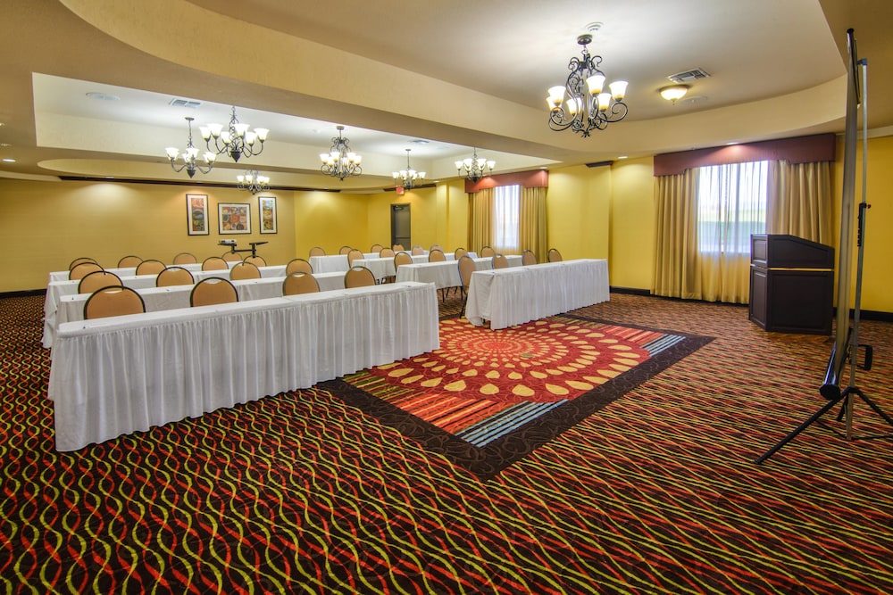 Holiday Inn Express Hotel & Suites Terrell by IHG - photo 37