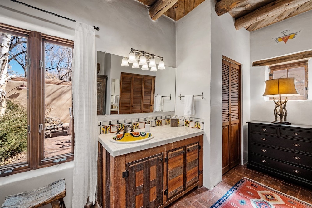Garcia St. Adobe Historic District Close to Canyon Road Three Master Bedrooms Great Outdoor Space - photo 32