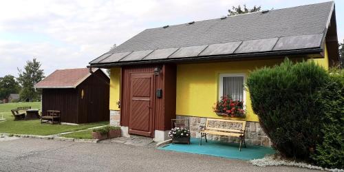 Ferienhaus Brigitte - carbon neutral hotel in Klingenthal