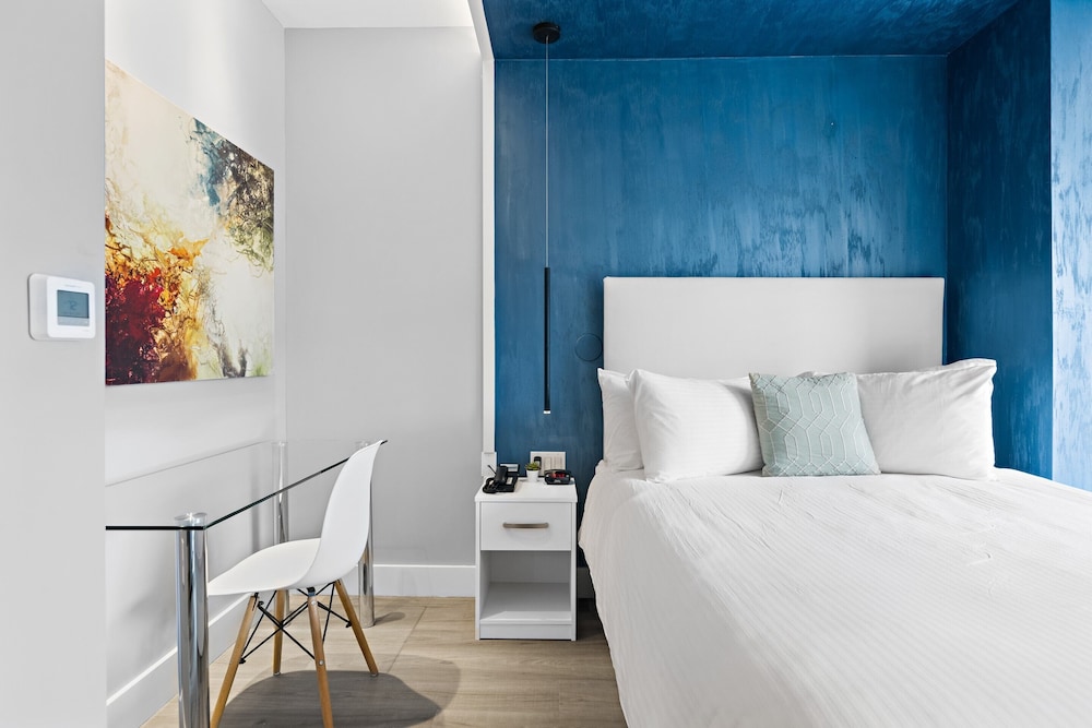 Global Luxury Suites at The Arches - photo 24