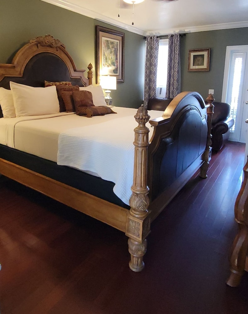 Casablanca Inn on the Bay - photo 37