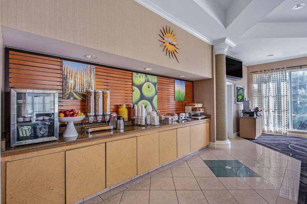 La Quinta Inn & Suites by Wyndham Miami Airport West - photo 40