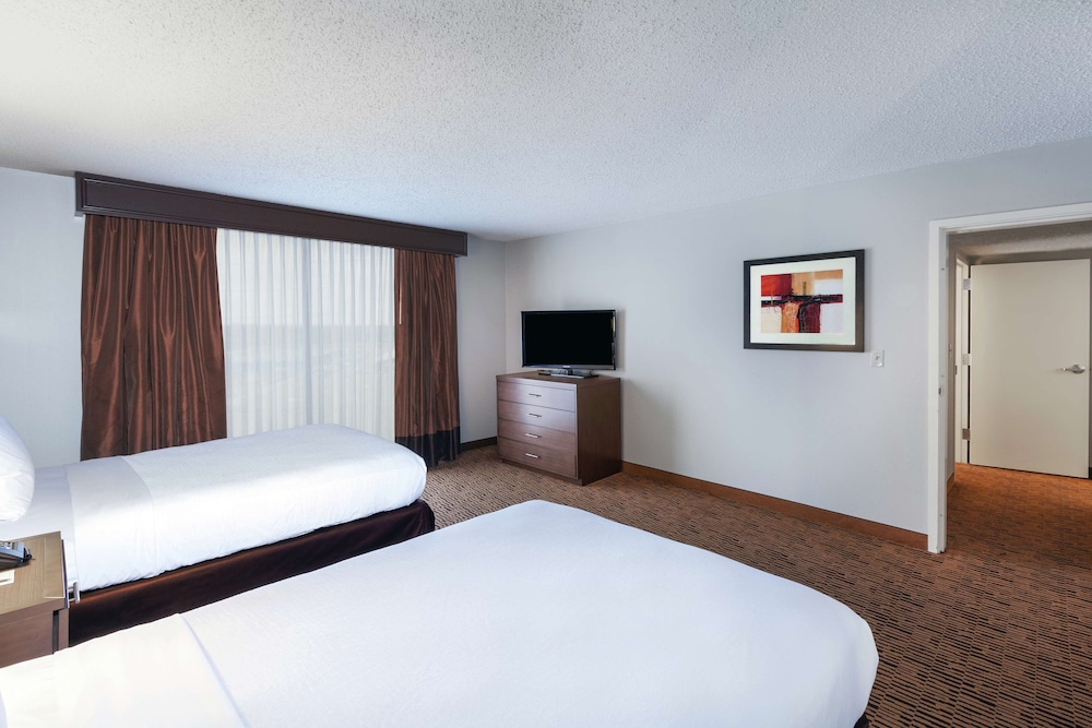 Embassy Suites by Hilton Dallas Market Center - photo 20