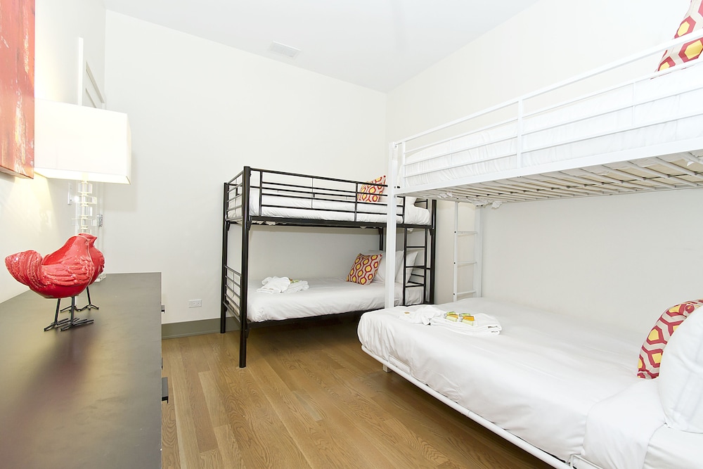 Vibrant 2BR in Wrigleyville by Sonder - photo 9