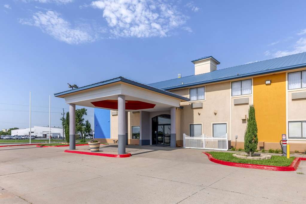 Quality Inn & Suites Wichita Falls I 44 - photo 2