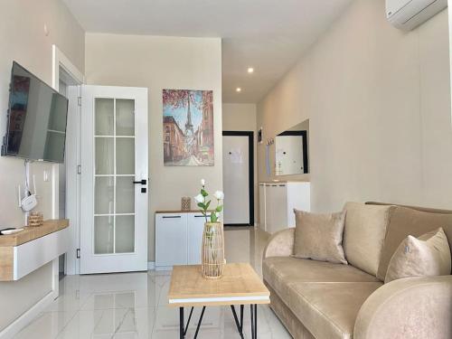 Camelia 12 1 1 on Cleopatra with partly seaview — 4-Star Luxury Hotel in Alanya, Turkey