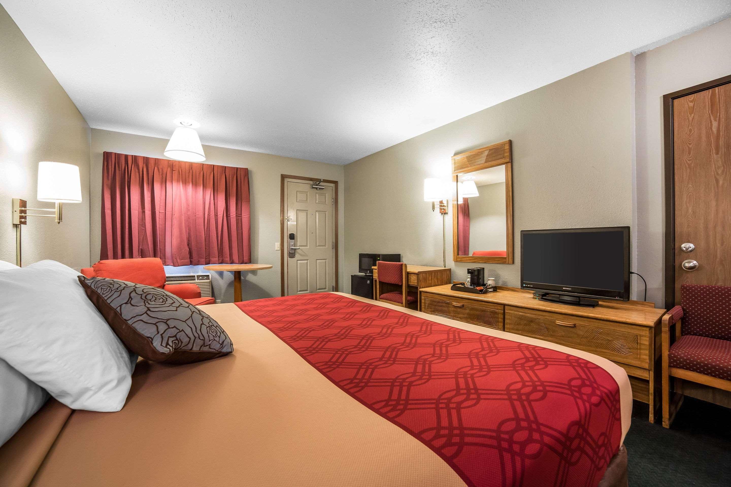 Econo Lodge Laramie WY - photo 17