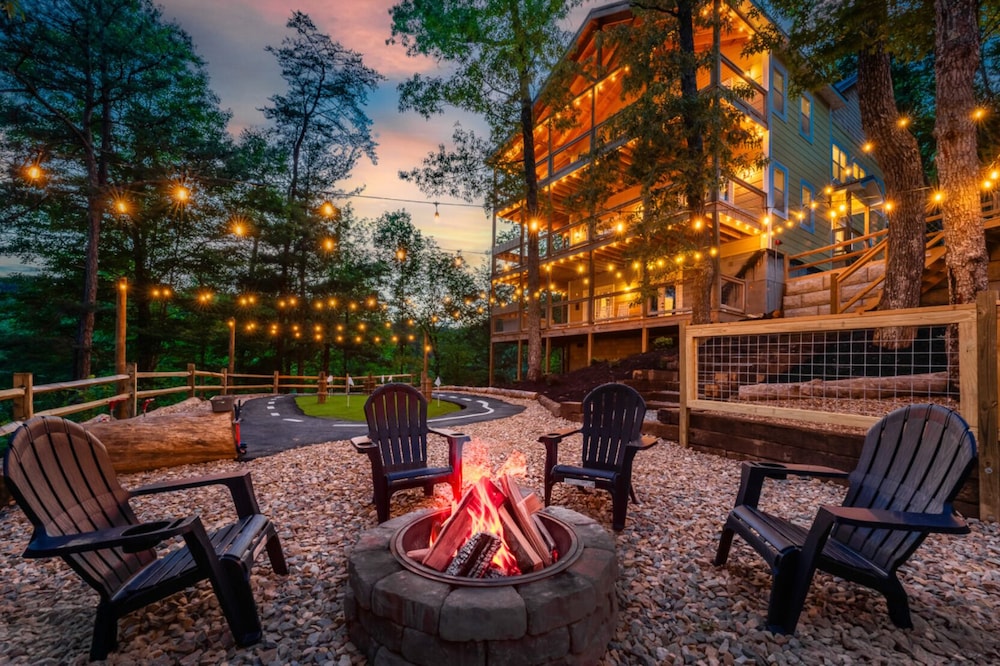 Sweet Escape By Ghosal Luxury Lodging — 4-Star Luxury Hotel in Gatlinburg, United States