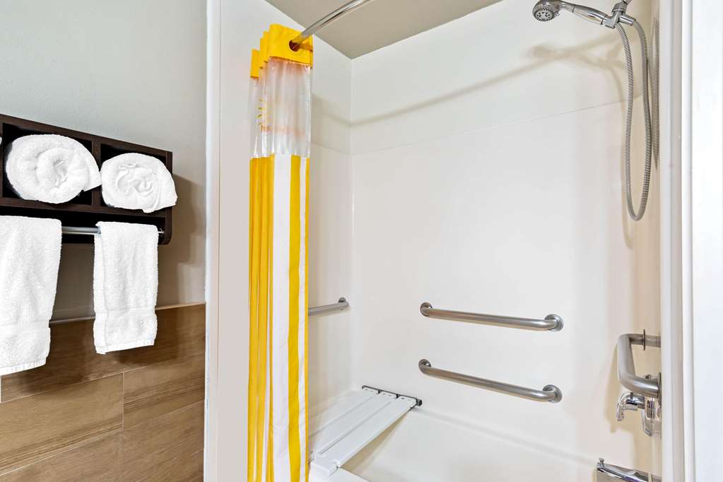 La Quinta Inn & Suites by Wyndham Pharr North McAllen - photo 15