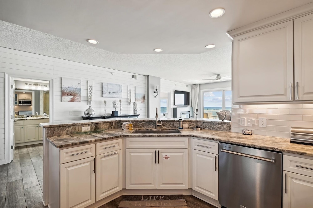 Waterview Towers 732 3 Bedroom Condo by RedAwning - photo 11