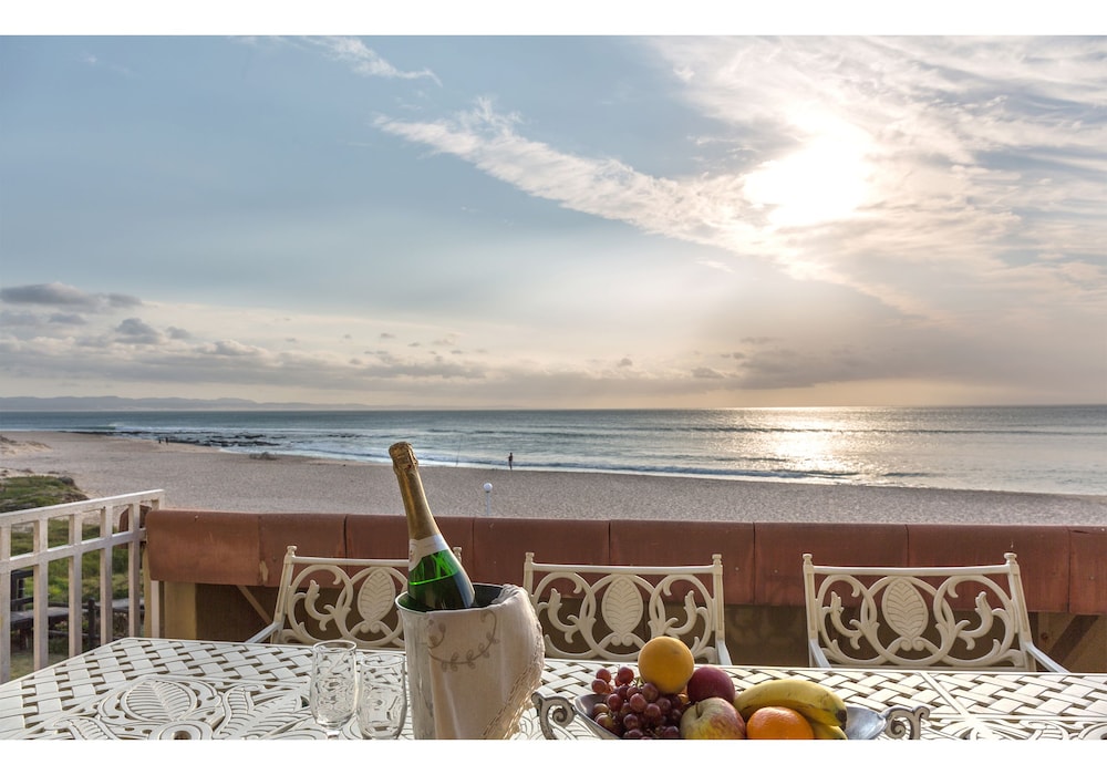 Villa Delfini F6 — 4-Star Luxury Hotel in Kruisfontein, South Africa