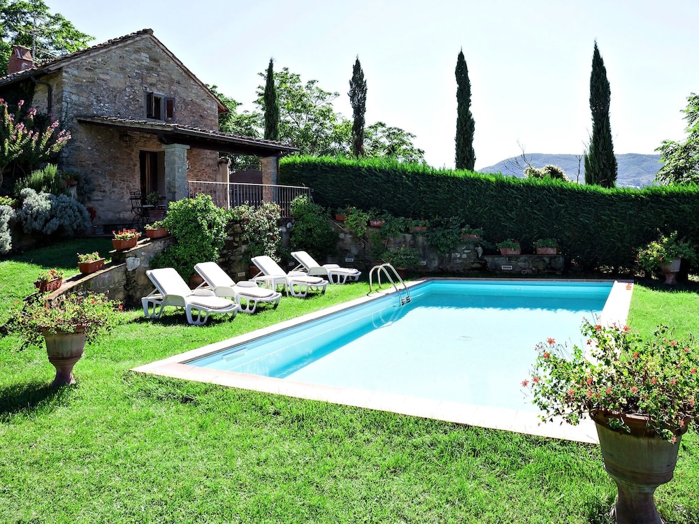 Villa Stefano — 4-Star Luxury Hotel in Dicomano, Italy