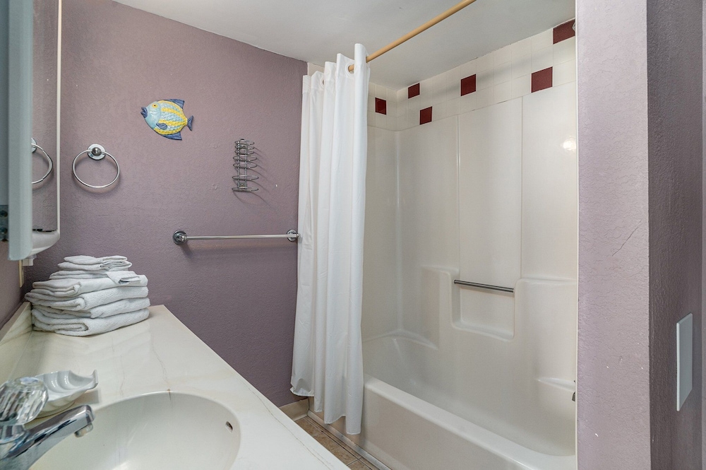 1412 Waters Edge Resort 3 Bedroom Condo by RedAwning - photo 12