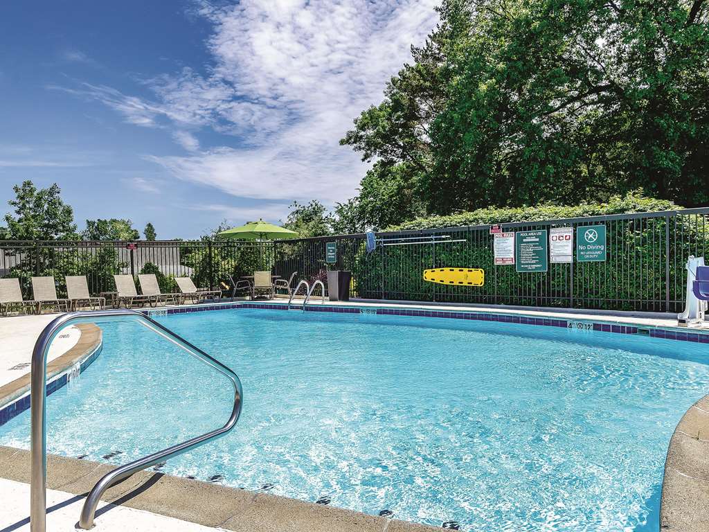 La Quinta Inn & Suites by Wyndham Warwick Providence Airport - photo 9