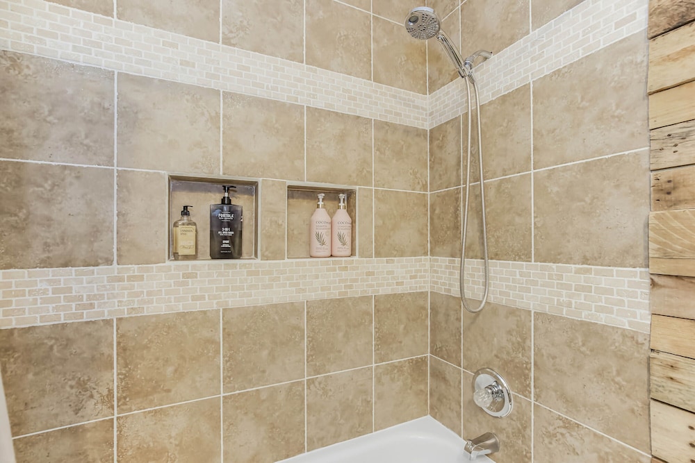 Becky & Marvels 420 Stay - photo 9
