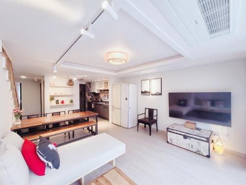 White Casa — 4-Star Luxury Hotel in Seogwipo, South Korea