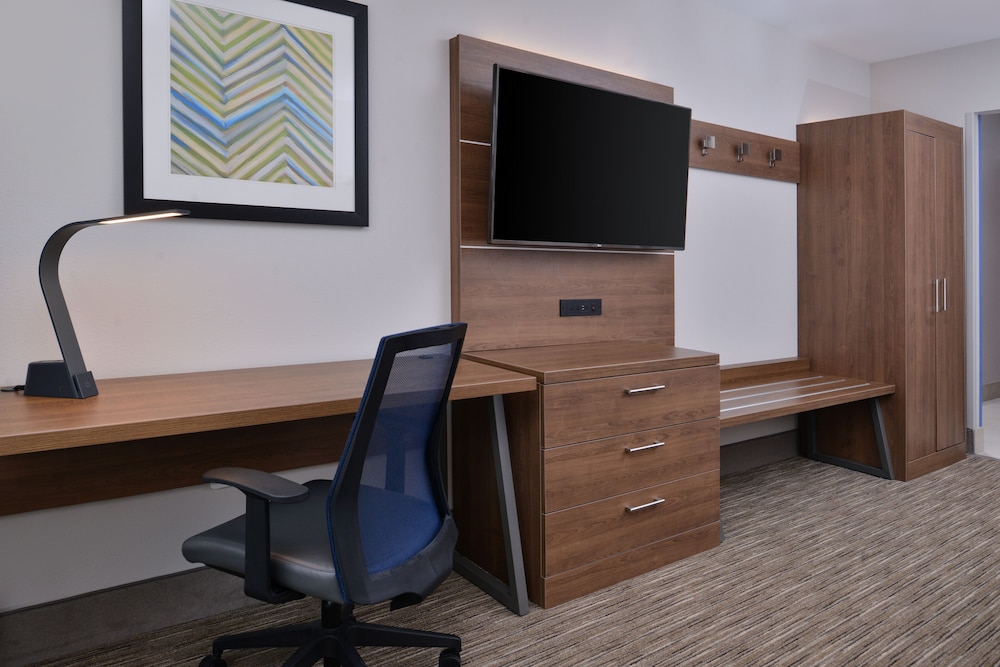 Holiday Inn Express & Suites Marshalltown by IHG - photo 30