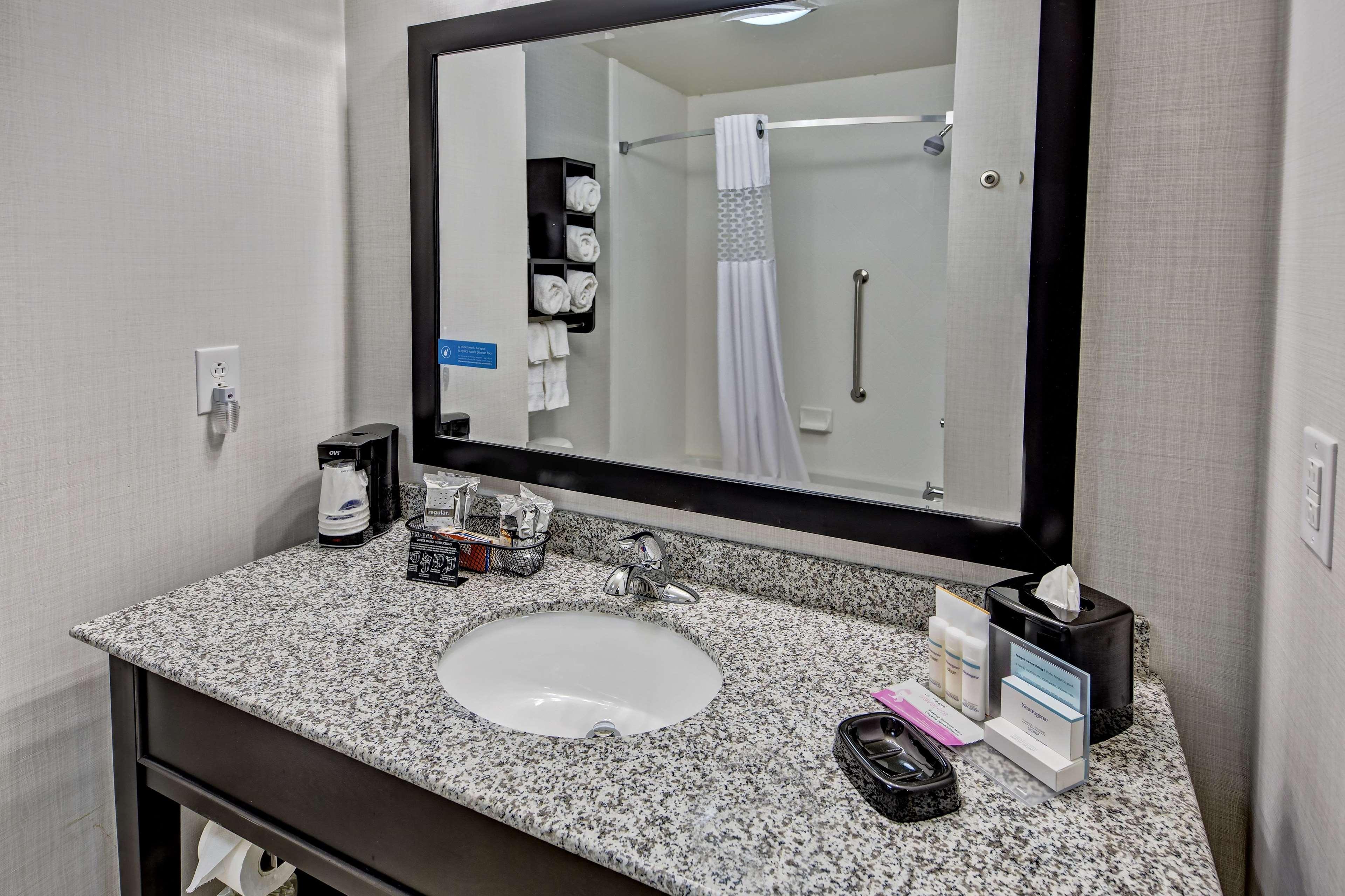 Hampton Inn Indianola - photo 16