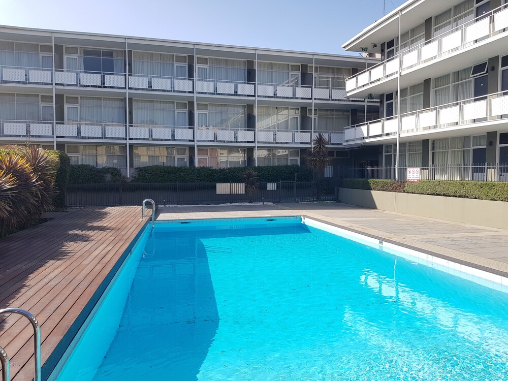 Park Inn by Radisson Melbourne Carlton — 4-Star Luxury Hotel in Melbourne, Australia