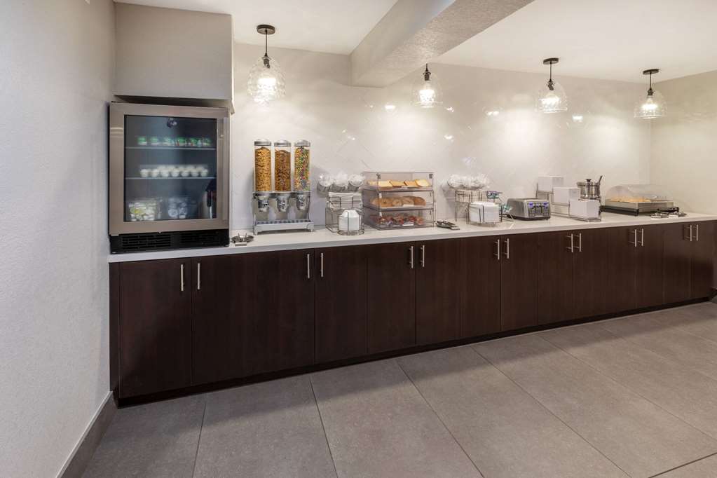 La Quinta Inn & Suites by Wyndham Houston NW Brookhollow - photo 9