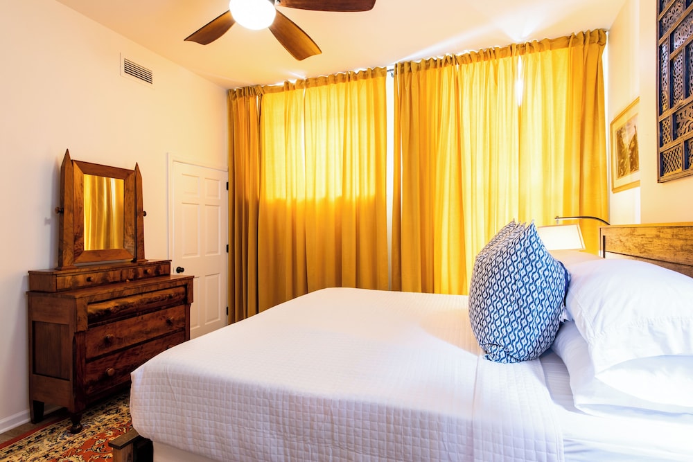The Woodford Hotel — 5-Star Luxury Hotel in Versailles, United States