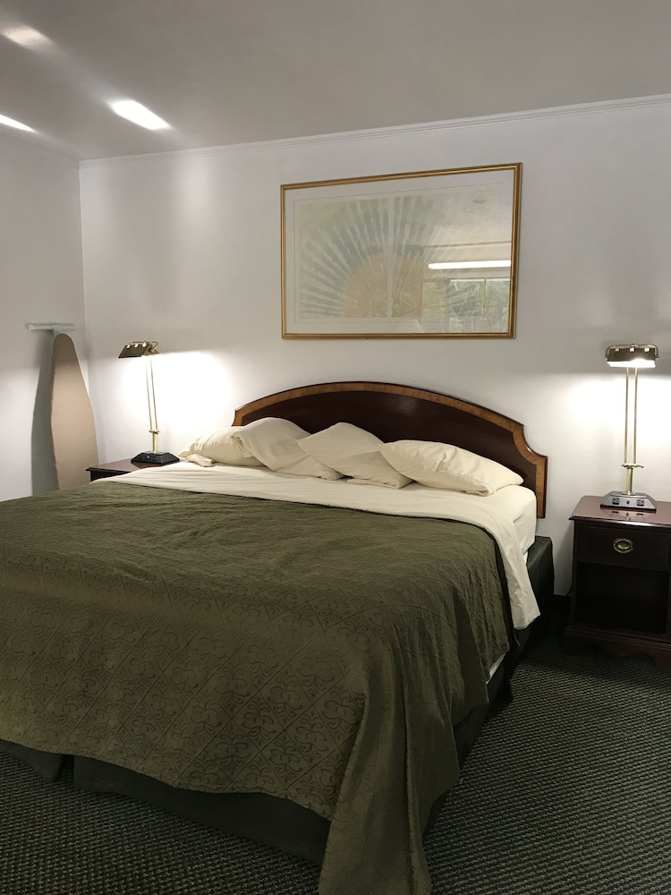 Relax Inn Altoona - photo 57
