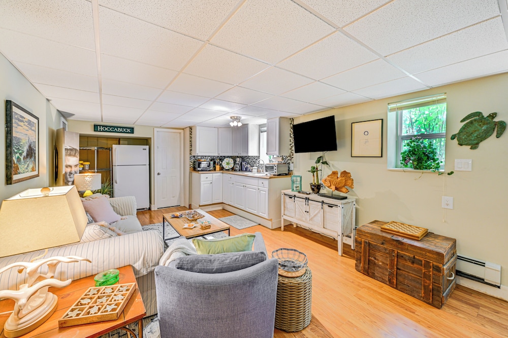 Pet Friendly Apt W Hot Tub Near The Hamptons 20102279 — Riverhead