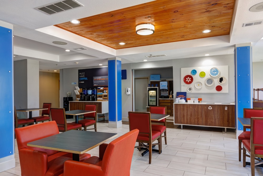 Holiday Inn Express & Suites Shelbyville Indianapolis by IHG - photo 51