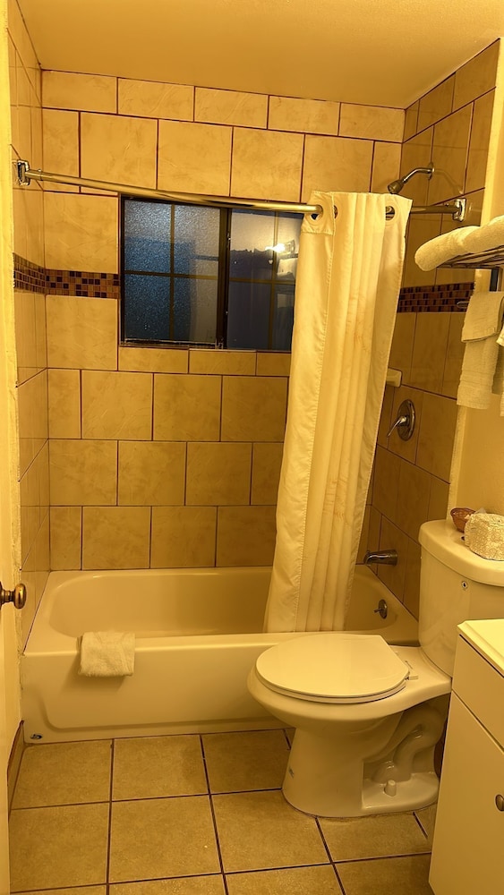 Deluxe Inn Of Roswell - photo 22
