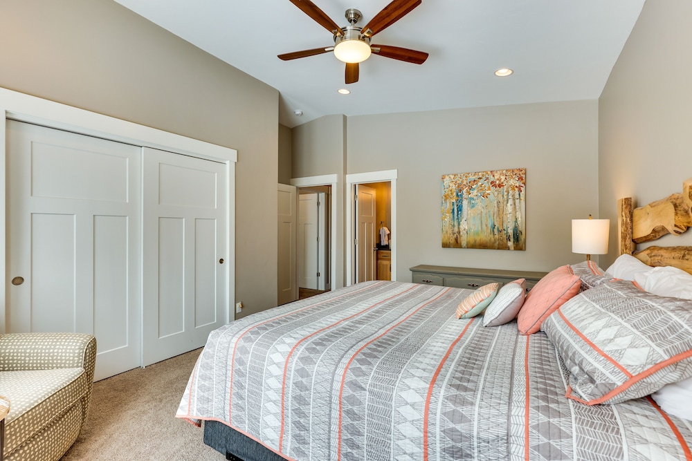 4BR Fraser Getaway Hot Tub Sleeps 10 — Fraser — photo 3