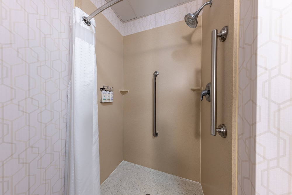 Holiday Inn Express Hotel & Suites Pittsburg by IHG - photo 40